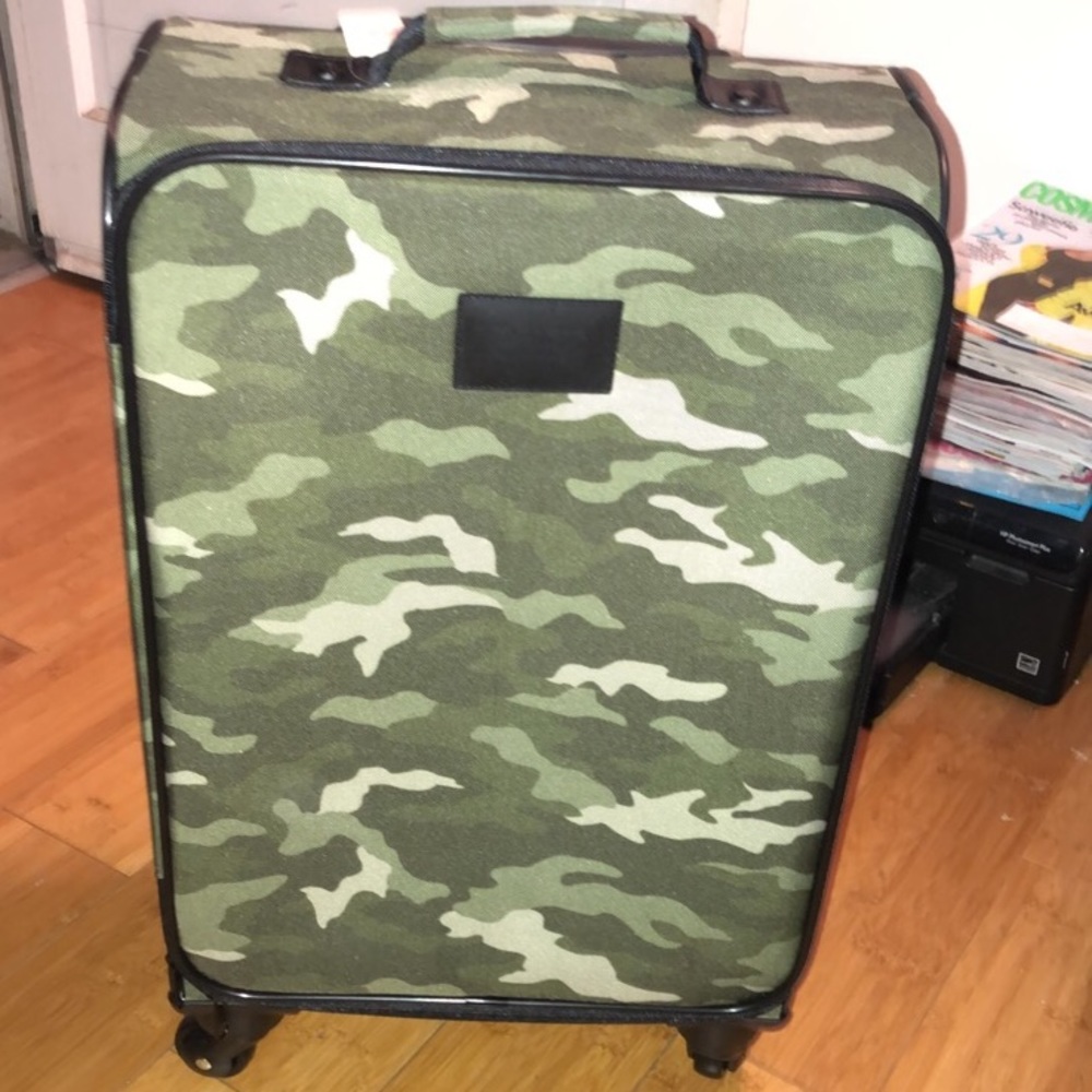 BNWT- VS/PINK Camo wheeled Suitcase